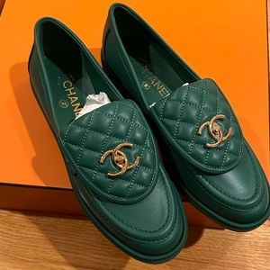 RARE Chanel Green Turnlock Loafers 39.5